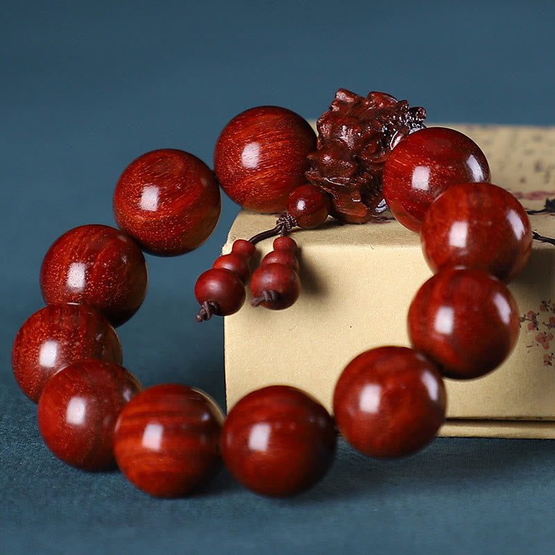Pulsera Dragón de Madera Roja – Amuleto de Protección Natural