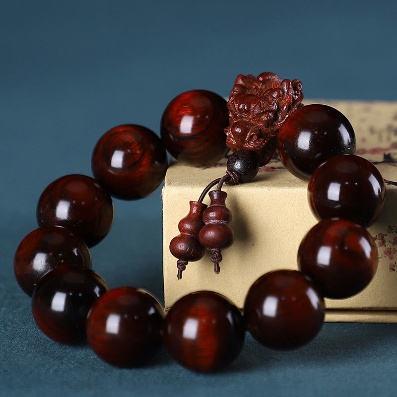 Pulsera Dragón de Madera Roja – Amuleto de Protección Natural