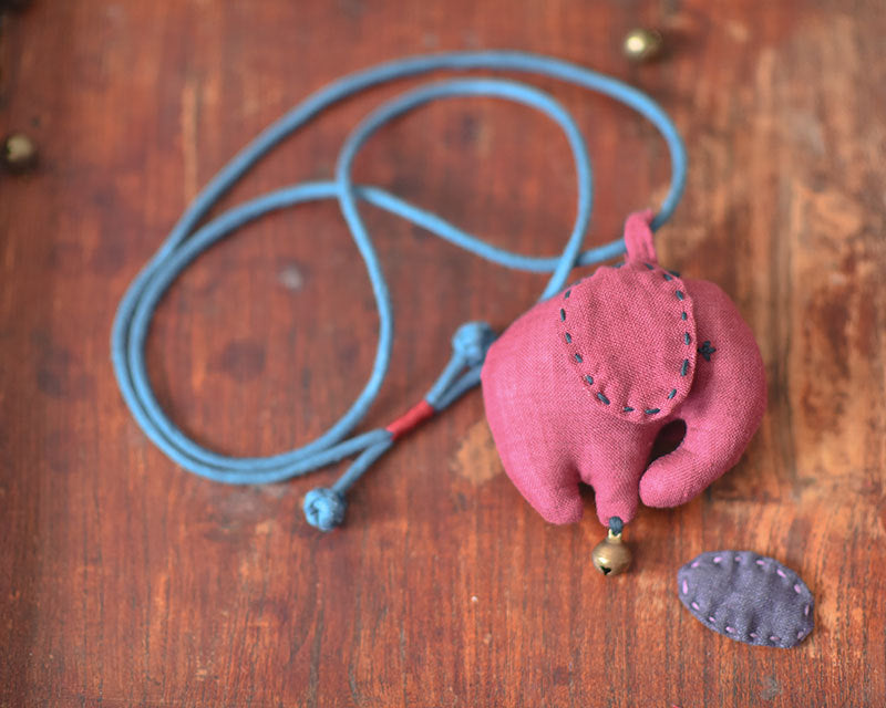 Collar vintage de prosperidad con dijes de elefante