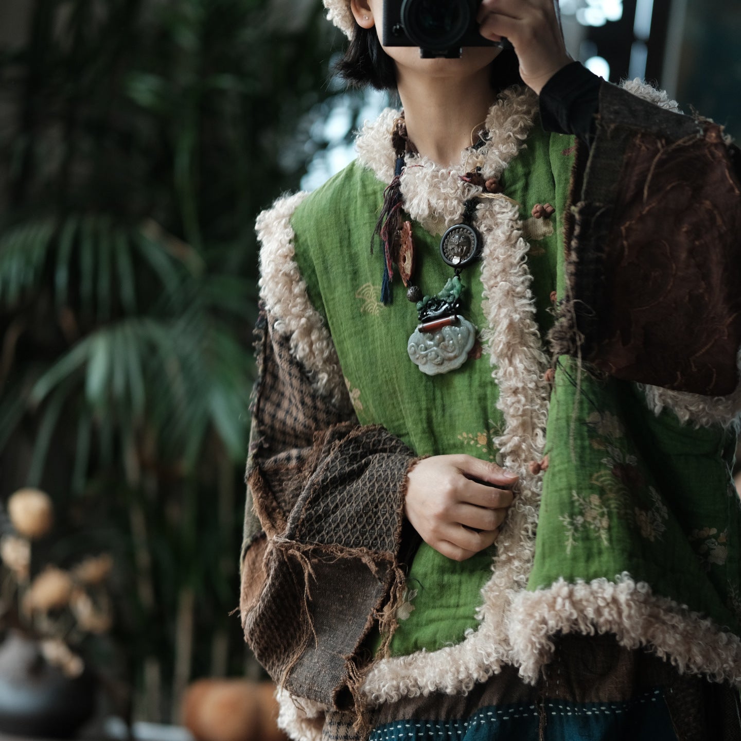 Vintage Winter Patchwork Cotton Linen Vest– Floral Print, Lamb Fleece Trim Vest