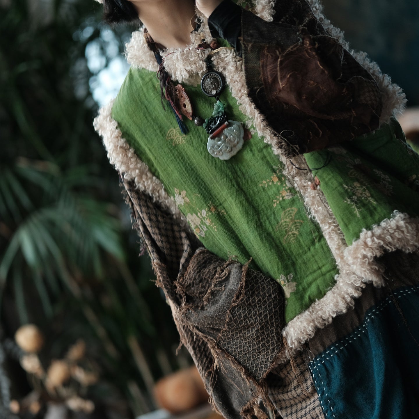 Vintage Winter Patchwork Cotton Linen Vest– Floral Print, Lamb Fleece Trim Vest