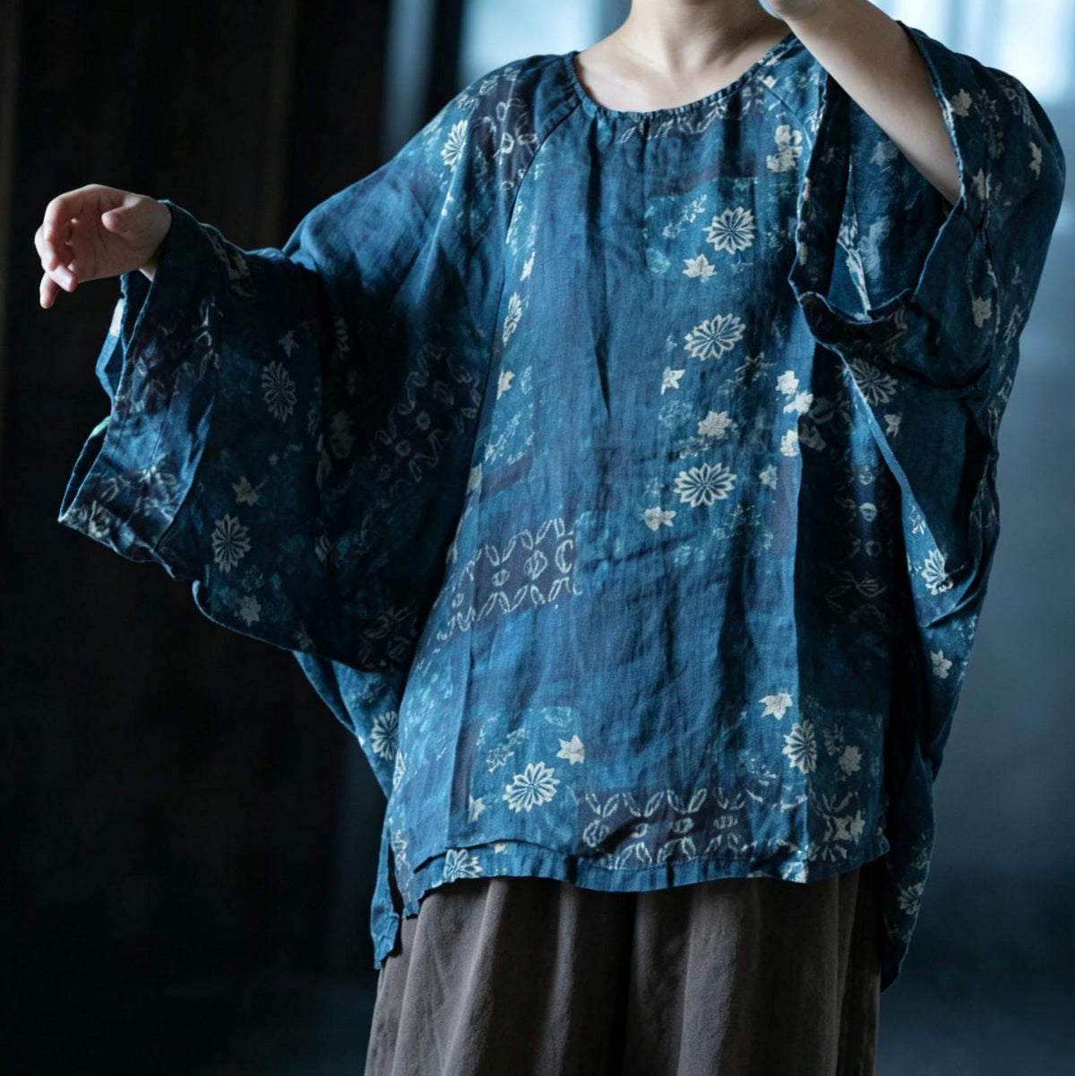 Indigo Reverie Floral Ramie Blouse – wide sleeve